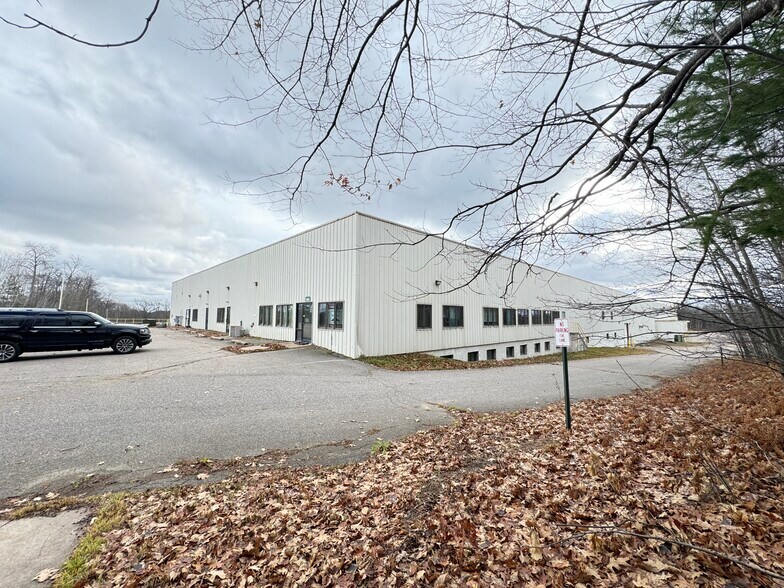 2253 Air Park Rd, Rhinelander, WI à vendre - Photo de l’immeuble – Image 3 sur 13
