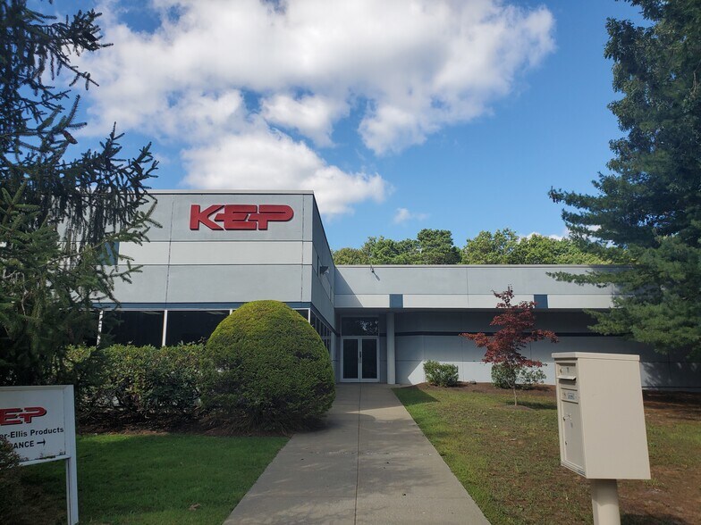 10 Industrial Way E, Eatontown, NJ à louer - Photo de l’immeuble – Image 2 sur 13