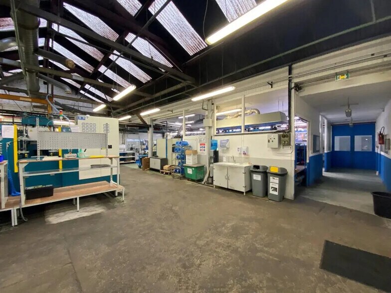 Local d'activités dans Angerville à vendre - Photo intérieure – Image 1 sur 6