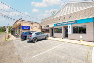 6-14 Elm St, Oakland, NJ à louer Photo de l’immeuble– Image 1 sur 22