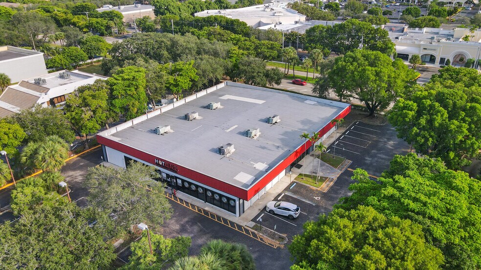 7707 W Commercial Blvd, Tamarac, FL à louer - Photo de l’immeuble – Image 2 sur 15