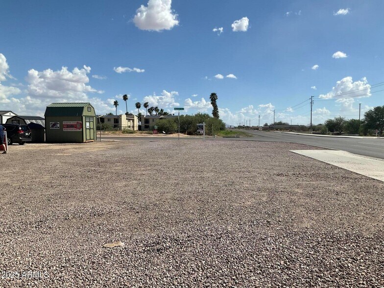 15395 S Sunland Gin Rd, Arizona City, AZ à vendre - Photo de l’immeuble – Image 2 sur 15
