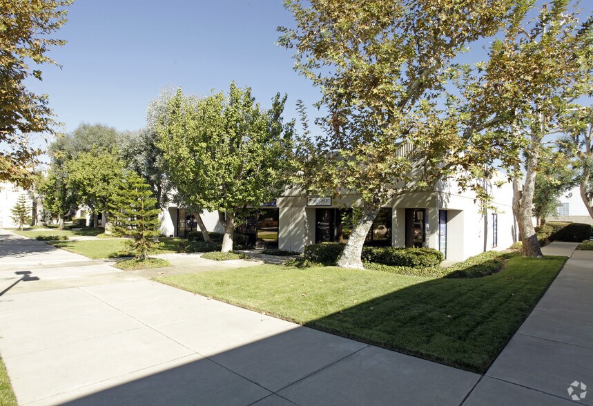 25570 Rye Canyon Rd, Valencia, CA à louer - Photo de l’immeuble – Image 3 sur 6