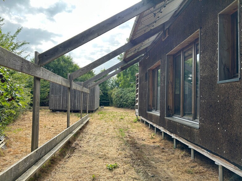 Local d'activités dans Les Châteliers à vendre - Photo de l’immeuble – Image 3 sur 19