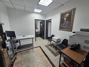 1510 E Colonial Dr, Orlando, FL à louer Photo intérieure– Image 1 sur 9