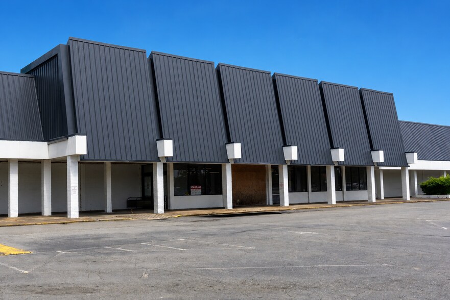 2449-2475 US-117 S, Goldsboro, NC à louer - Photo de l’immeuble – Image 1 sur 5