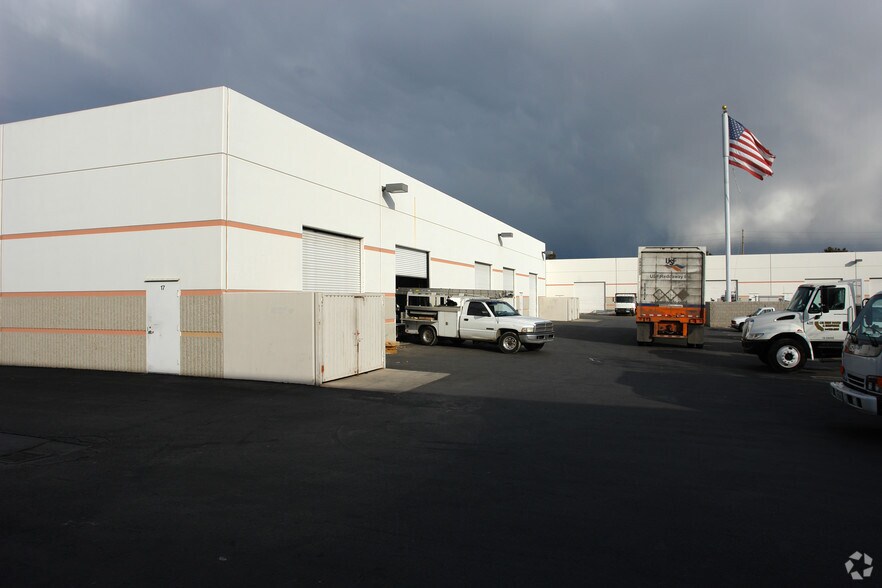 2401-2451 Eastman Ave, Oxnard, CA à louer - Photo de l’immeuble – Image 3 sur 6