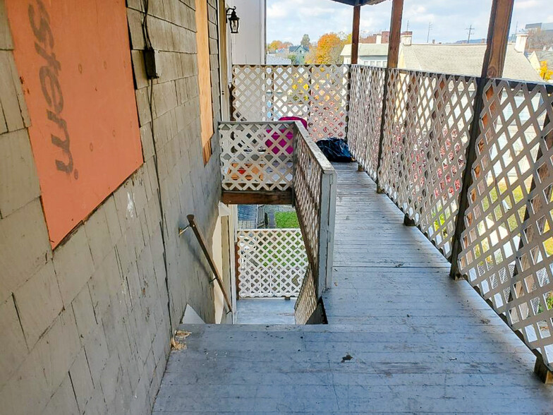 83 Grand Ave, Johnson City, NY à vendre - Photo de l’immeuble – Image 3 sur 32