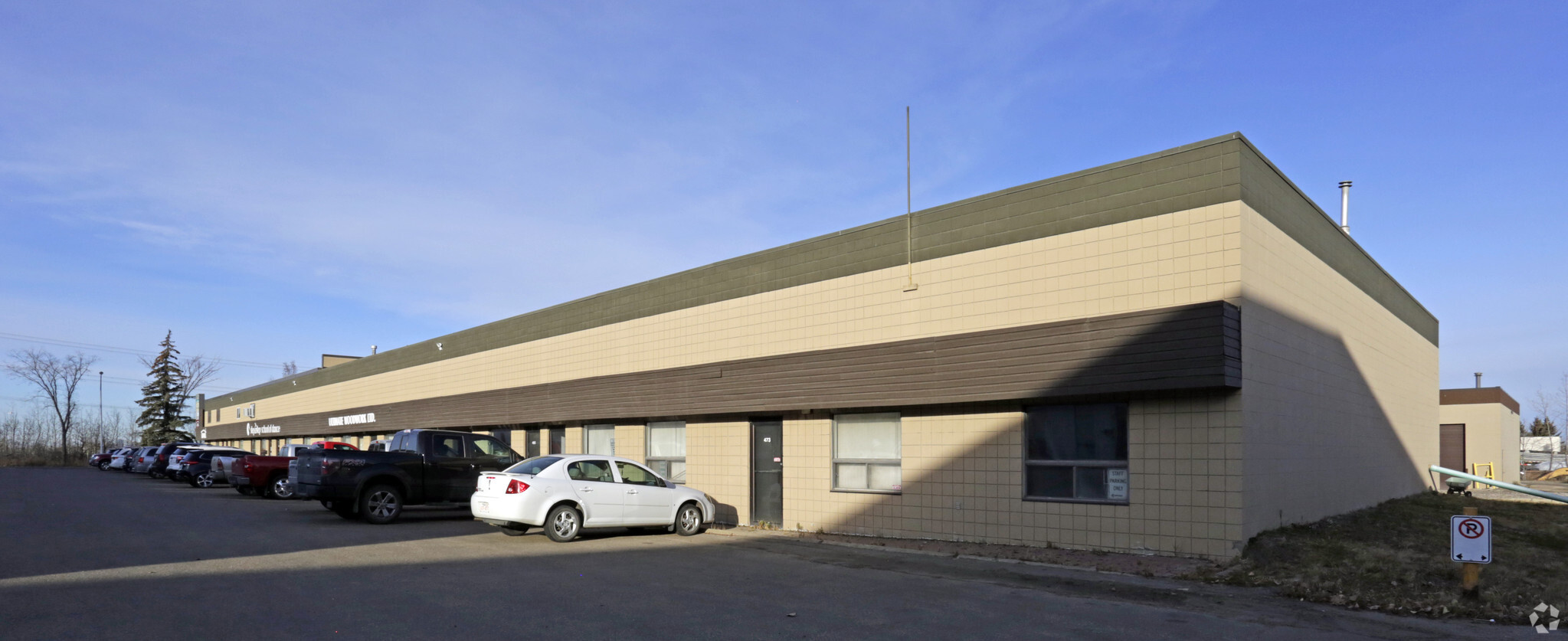 449-473 NW Sioux Rd, Sherwood Park, AB à vendre Photo de l’immeuble– Image 1 sur 4