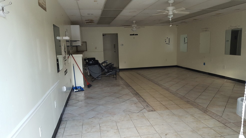 43 Mays Landing Rd, Somers Point, NJ à louer - Photo intérieure – Image 3 sur 7