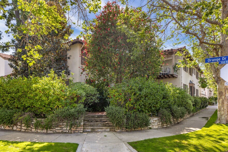 367 N Orange Dr, Los Angeles, CA à vendre - Photo de l’immeuble – Image 2 sur 20