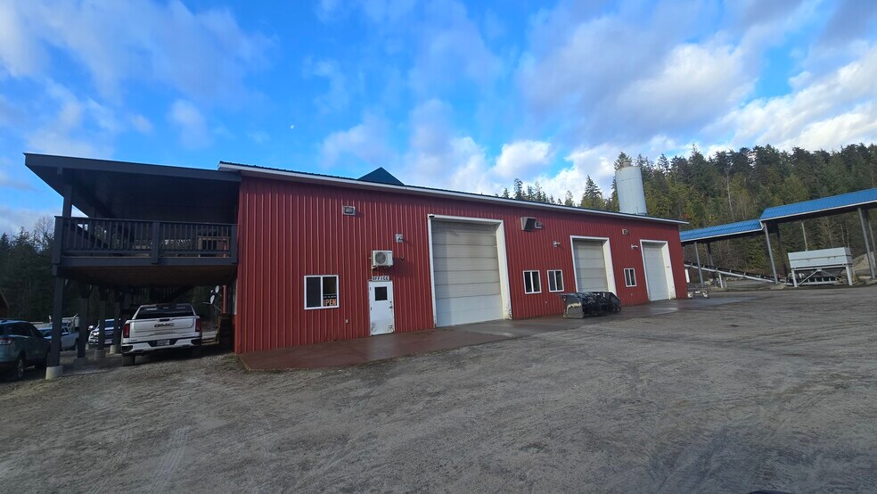 1500 Hot Springs Rd, Nakusp, BC à vendre - Photo principale – Image 2 sur 33