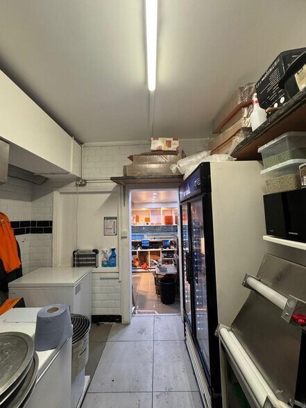 97-97A Friern Barnet Rd, Londres à vendre - Photo de l’immeuble – Image 2 sur 3
