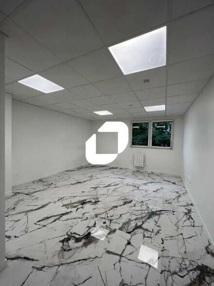 Bureau dans Conflans-Sainte-Honorine à louer - Photo de l’immeuble – Image 3 sur 4