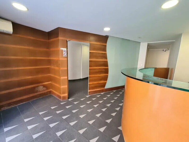 Local commercial dans Nice à louer - Hall d’entrée – Image 2 sur 10