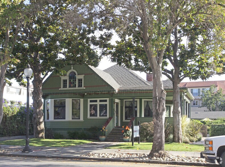 938 Villa St, Mountain View, CA à louer - Photo de l’immeuble – Image 2 sur 4