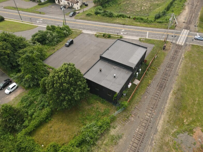 240 Chapel Rd, South Windsor, CT à vendre - Photo de l’immeuble – Image 3 sur 11