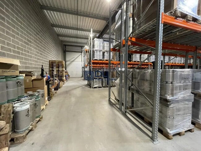 Plus de détails pour Local d'activités à louer