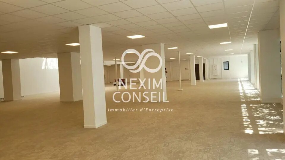 Bureau dans Saint-Denis à louer - Photo de l’immeuble – Image 2 sur 10