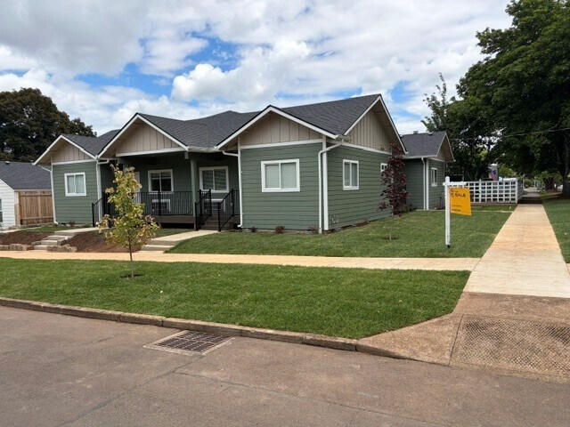 1380 Saginaw St S, Salem, OR à vendre - Photo de l’immeuble – Image 1 sur 5
