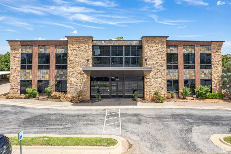 14001 McAuley Blvd, Oklahoma City, OK à vendre - Photo principale – Image 2 sur 15