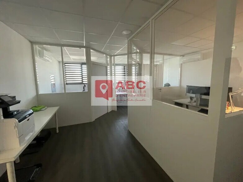 Bureau dans Vendargues à louer - Photo de l’immeuble – Image 2 sur 4