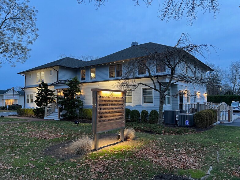 201 Montauk Hwy, Westhampton Beach, NY à louer - Photo de l’immeuble – Image 3 sur 19