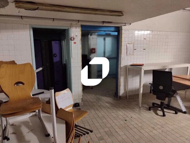 Plus de détails pour Local d’activités à vendre