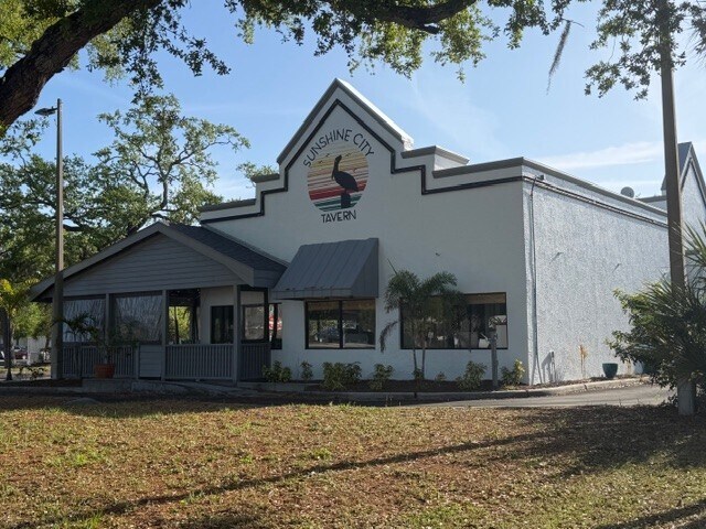 4351 4th St N, Saint Petersburg, FL à louer Photo de l’immeuble– Image 1 sur 5