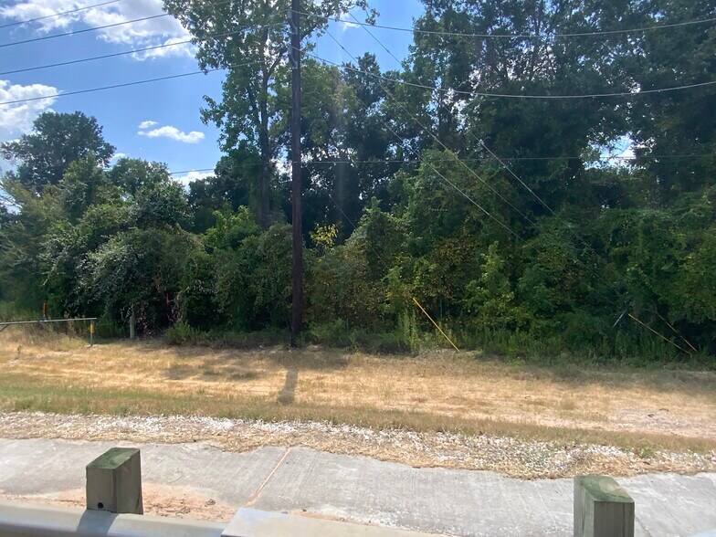 115 Sentinel Oaks, Pinehurst, TX à vendre - Photo de l’immeuble – Image 2 sur 16