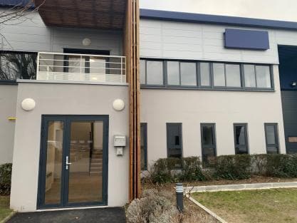 Local d’activités dans SAINT-OUEN-L'AUMONE à louer - Photo de l’immeuble – Image 3 sur 19