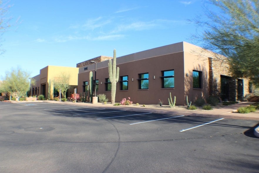 7440 E Pinnacle Peak Rd, Scottsdale, AZ à louer - Photo de l’immeuble – Image 2 sur 11