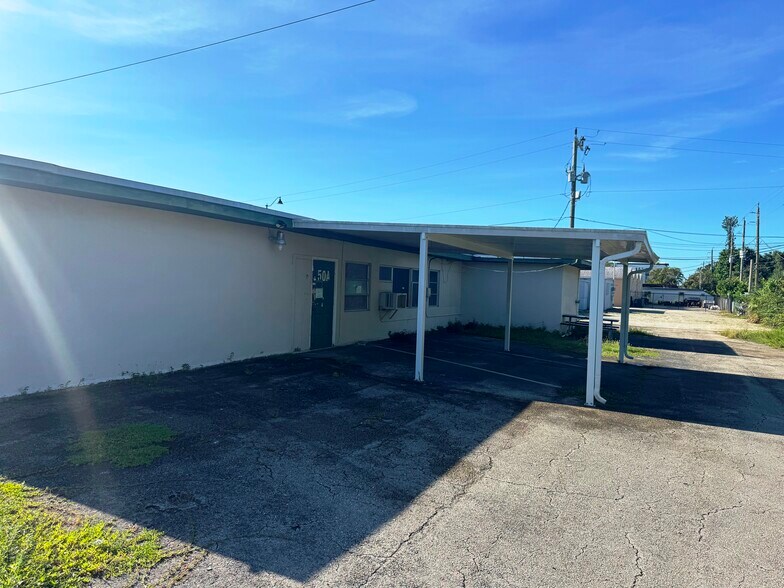 50 Mildred Dr, Fort Myers, FL à louer - Photo de l’immeuble – Image 2 sur 11