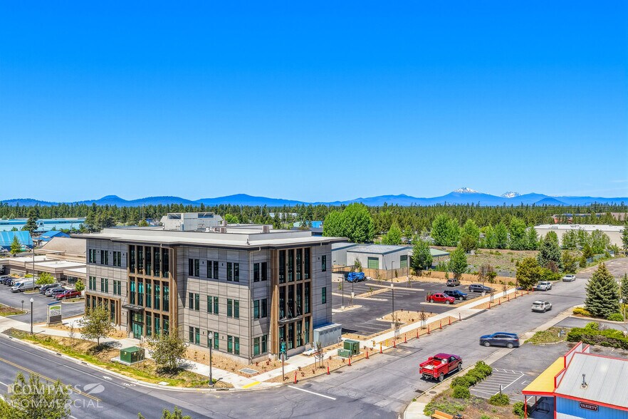 51615 Bluewood Ave, La Pine, OR à louer - Photo de l’immeuble – Image 3 sur 10