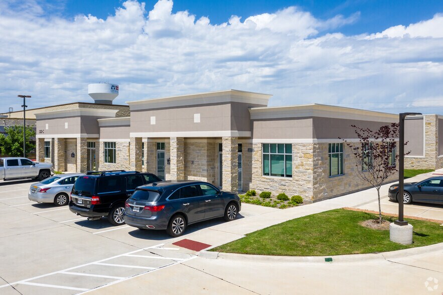 333 E Bethany Dr, Allen, TX à vendre - Photo de l’immeuble – Image 2 sur 4