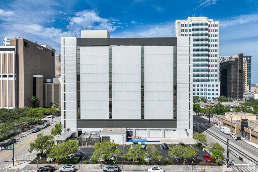 610 E Zack St, Tampa, FL à louer - Photo de l’immeuble – Image 3 sur 15