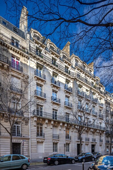 Immeuble residentiel dans Paris à vendre - Photo principale – Image 1 sur 1