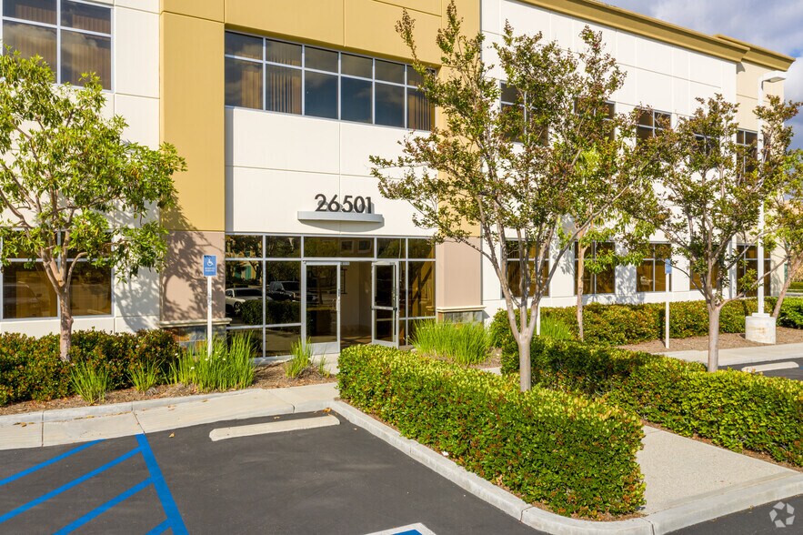 26501 Rancho Pky S, Lake Forest, CA à vendre - Photo de l’immeuble – Image 3 sur 9