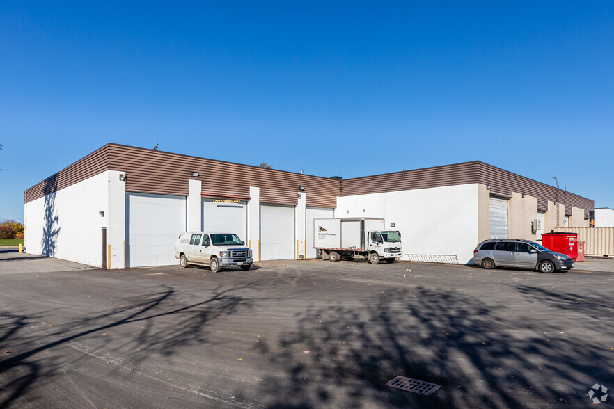 48 Colonnade Rd, Ottawa, ON à louer - Photo de l’immeuble – Image 2 sur 4