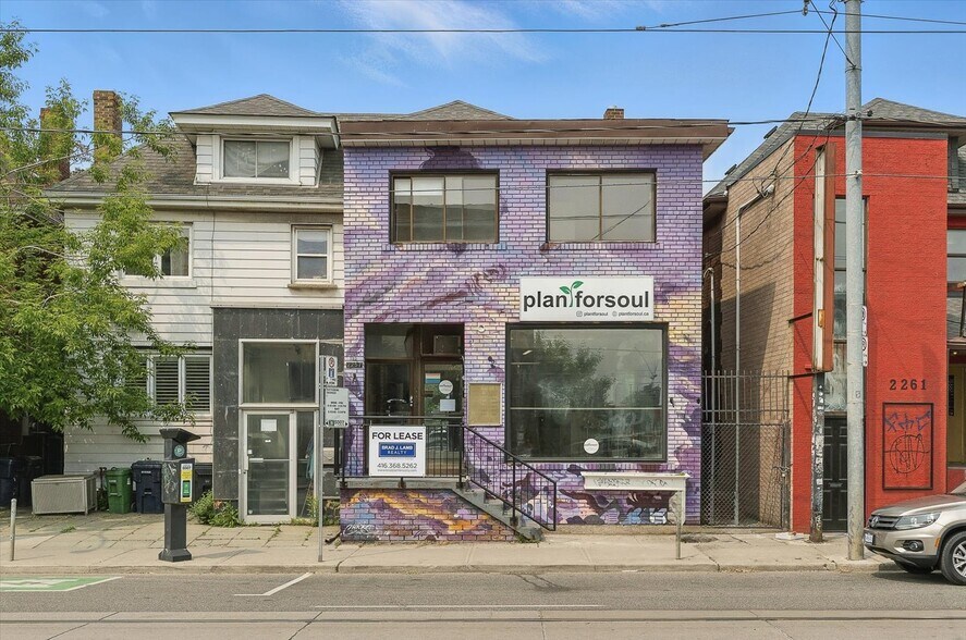 2257 Dundas St W, Toronto, ON à louer - Photo de l’immeuble – Image 1 sur 13