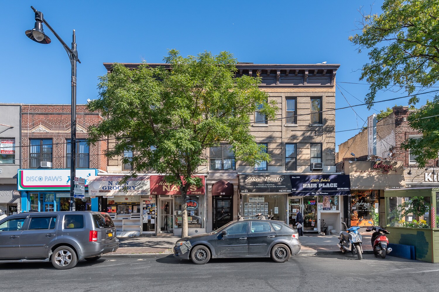 31-21 Ditmars Blvd, Astoria, NY à louer Photo de l’immeuble– Image 1 sur 5