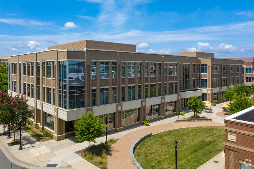 3436 Toringdon Way, Charlotte, NC à louer - Photo de l’immeuble – Image 1 sur 46