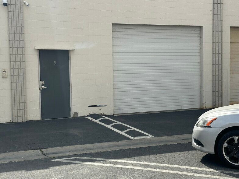 6829 Canoga Ave, Canoga Park, CA à louer - Photo de l’immeuble – Image 2 sur 13