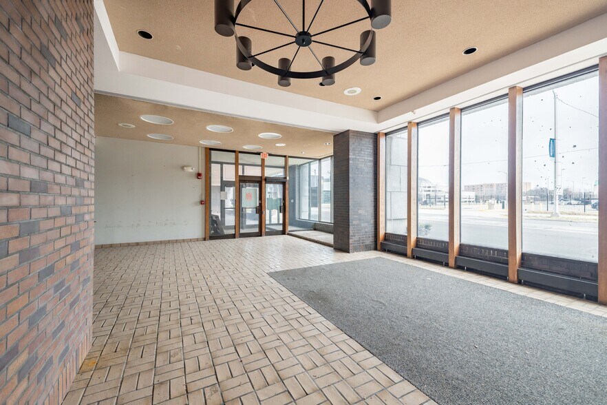 110 E Warren Ave, Detroit, MI à louer - Photo de l’immeuble – Image 3 sur 9