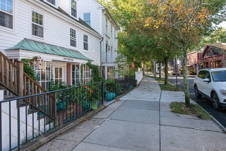 11 Madison St, Sag Harbor, NY à vendre - Photo de l’immeuble – Image 1 sur 11