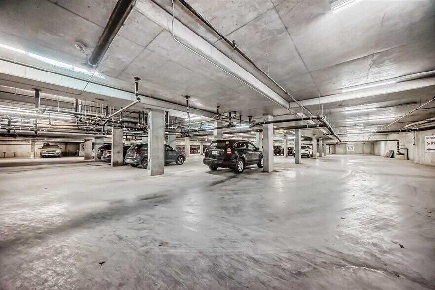 5075 Falconridge Blvd NE, Calgary, AB à louer - Photo de l’immeuble – Image 3 sur 5