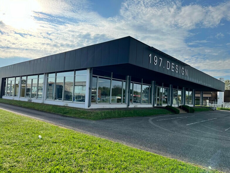 Local d'activités dans Brumath à vendre - Photo de l’immeuble – Image 1 sur 12