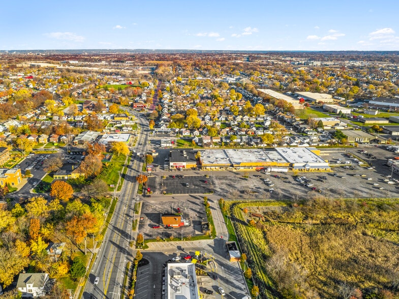 14025-14041 Puritas Ave, Cleveland, OH à louer - Photo de l’immeuble – Image 3 sur 5