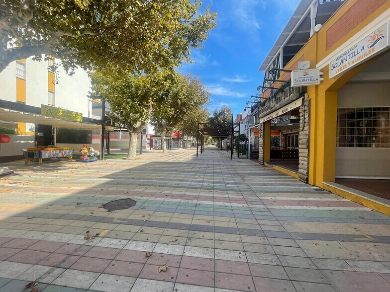 Bureau dans Lepe, Huelva à vendre - Photo de l’immeuble – Image 2 sur 8