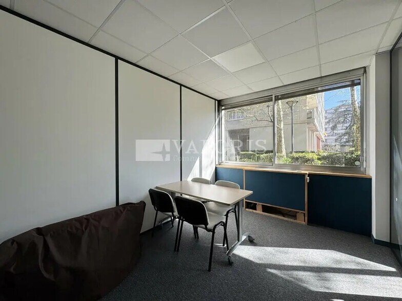 Bureau dans Villeurbanne à louer - Photo de l’immeuble – Image 3 sur 4